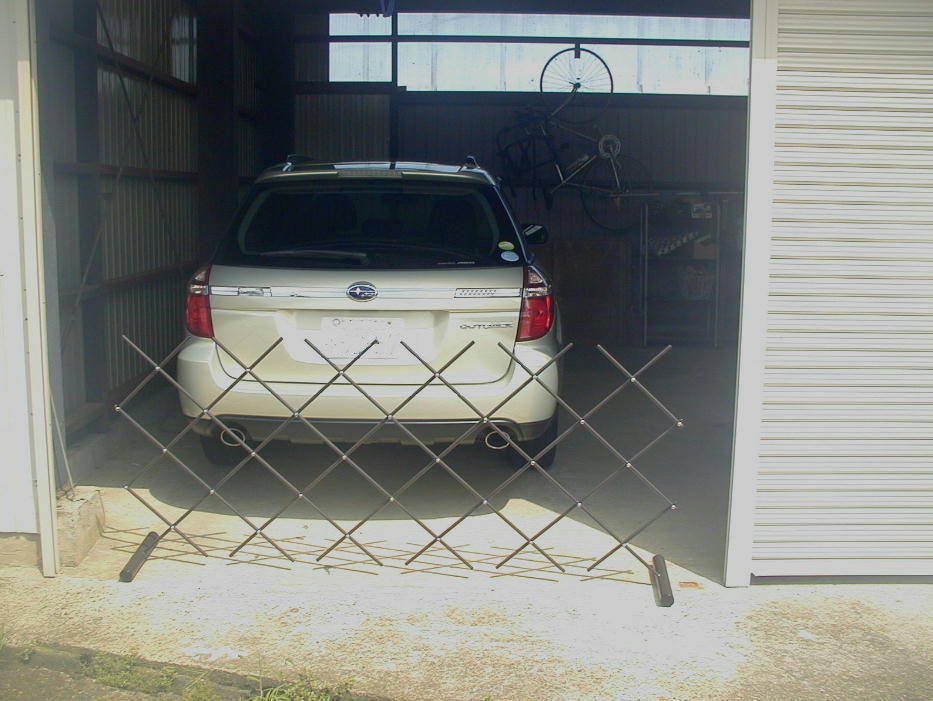 http://gr-garden.com/easyfence-car1.jpg