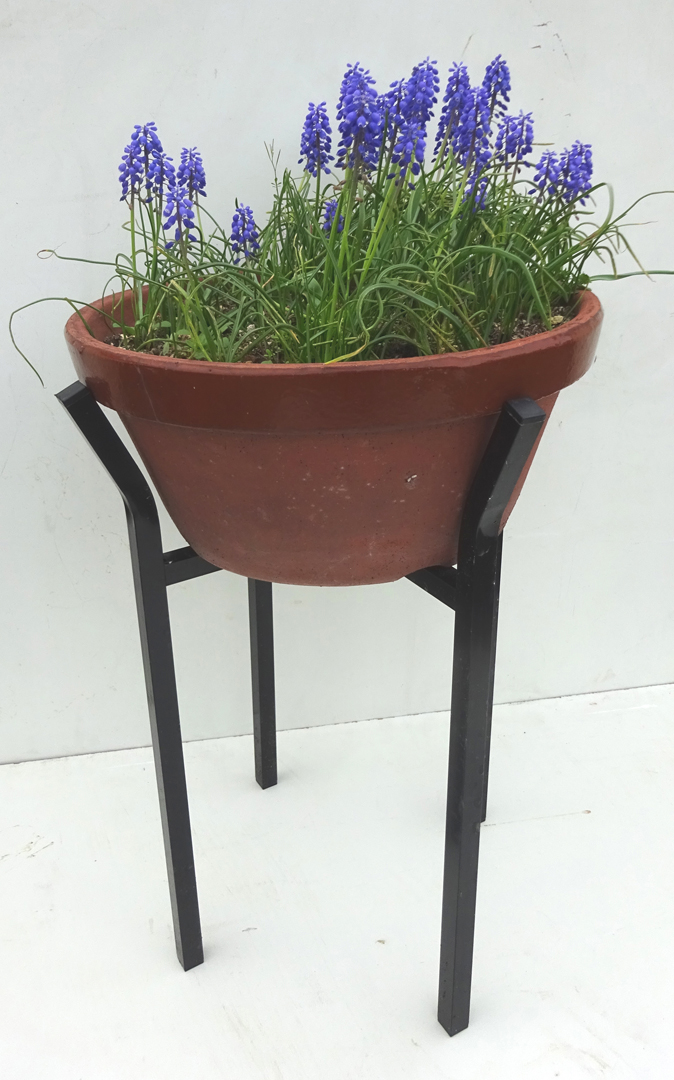 http://gr-garden.com/item/planter/6110.jpg